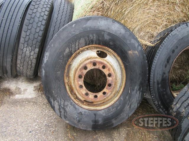 315-80R22.5 tire on rim,_0.jpg